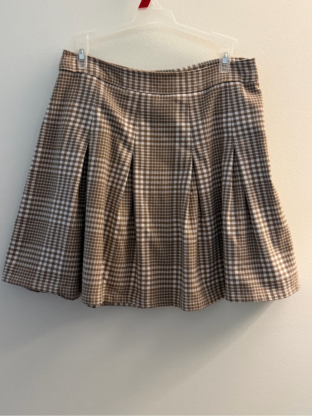 {Hollister}-Size M: Ultra High Rise Brown Plaid Pleated Skirt